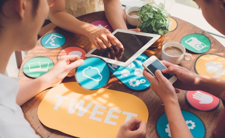 tweet-use-social-media-buttons-build-elearning-buzz