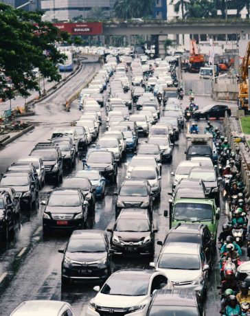 Ilustrasi kemacetan yang membuat bosan di perjalanan.