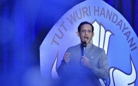 Mendikbudristek, Nadiem Anwar Makarim mengatakan bahwa Bahasa Indonesia sudah selayaknya menjadi bahasa resmi di ASEAN.