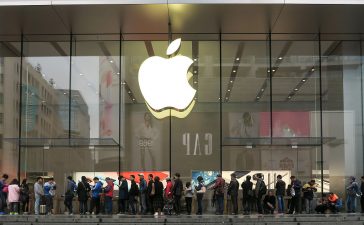 Apple bukan lagi jadi perusahaan paling berharga di dunia.
