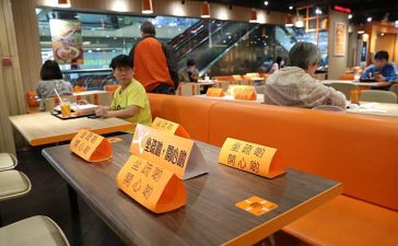 china-social-distancing-restaurant
