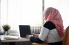 Tips menjalani puasa dengan penuh semangat saat bekerja.