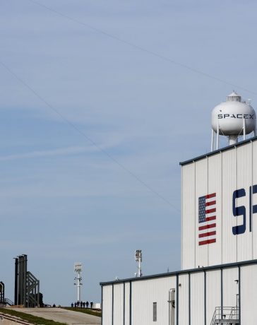 Space-X, perusahaan milik Elon Musk