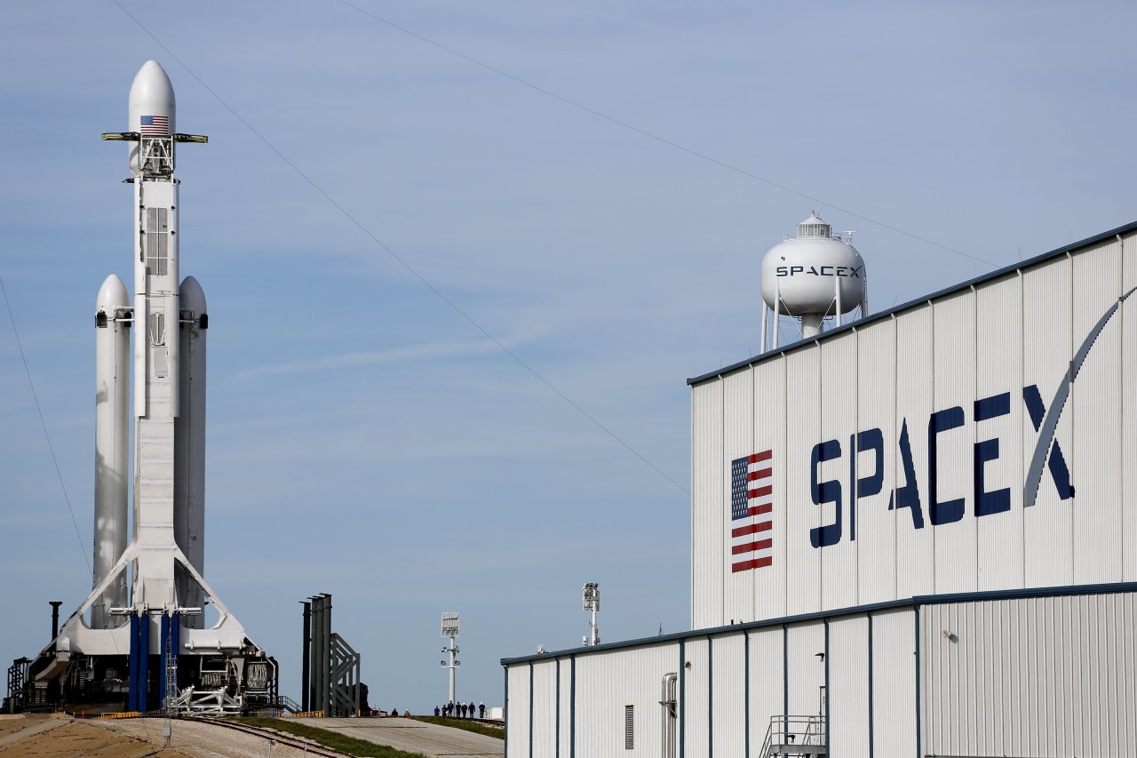 Space-X, perusahaan milik Elon Musk