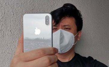Apple merilis update iOS 15.4 di mana fiturnya termasuk kemampuan membuka kunci iPhone meski pengguna sedang menggunakan masker.