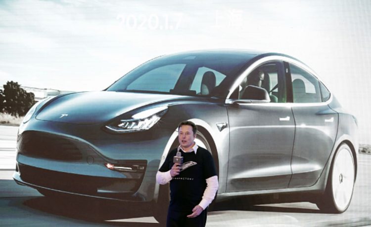 CEO Tesla, Elon Musk menyebut akan melakukan PHk terhadap 10% pekerja secara global. (dok. Getty Images via CNBC)