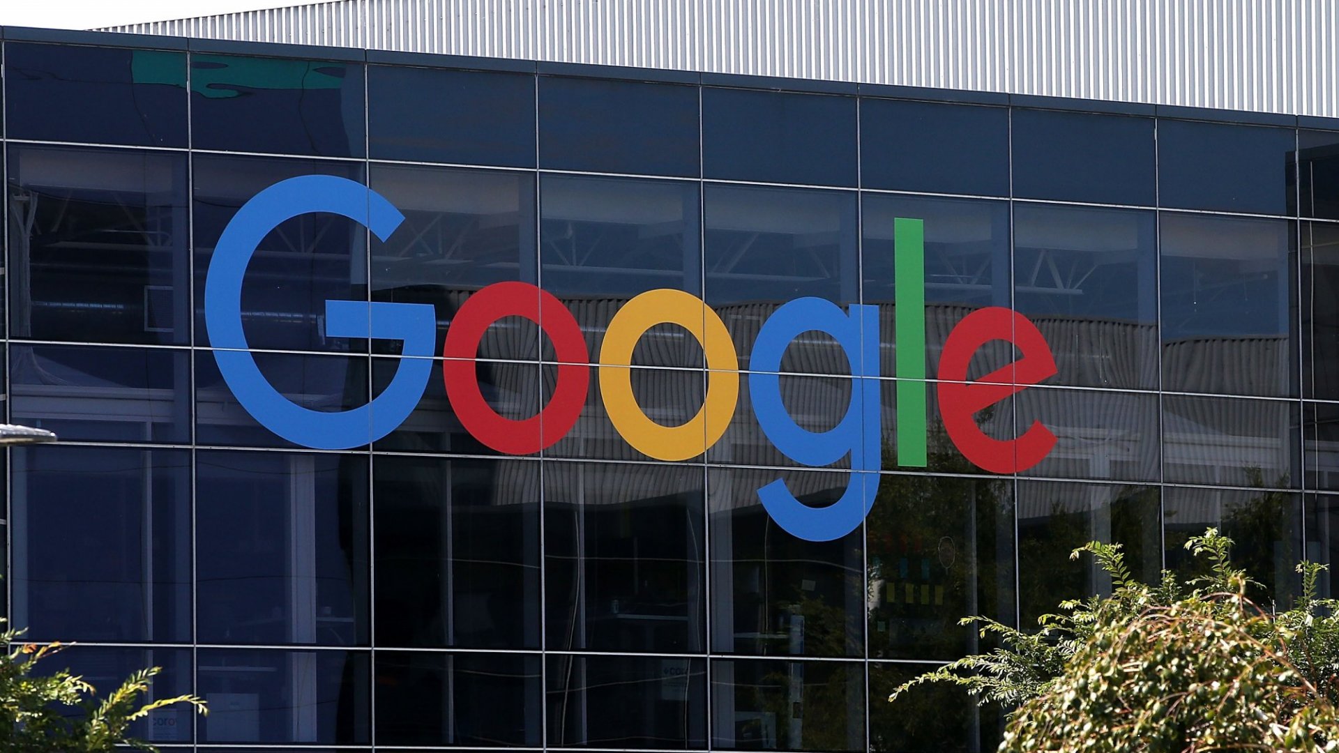 Karyawan Google mendapat tawaran skuter gratis demi balik lagi ke kantor.