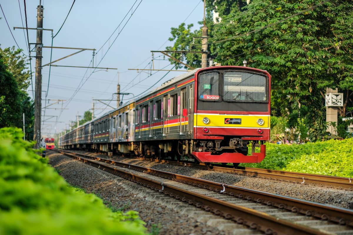 Aturan baru naik KRL Commuterline tetap harus pakai masker.