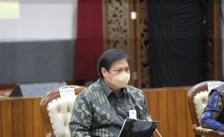 Ketua KPCPEN, Airlangga Hartarto