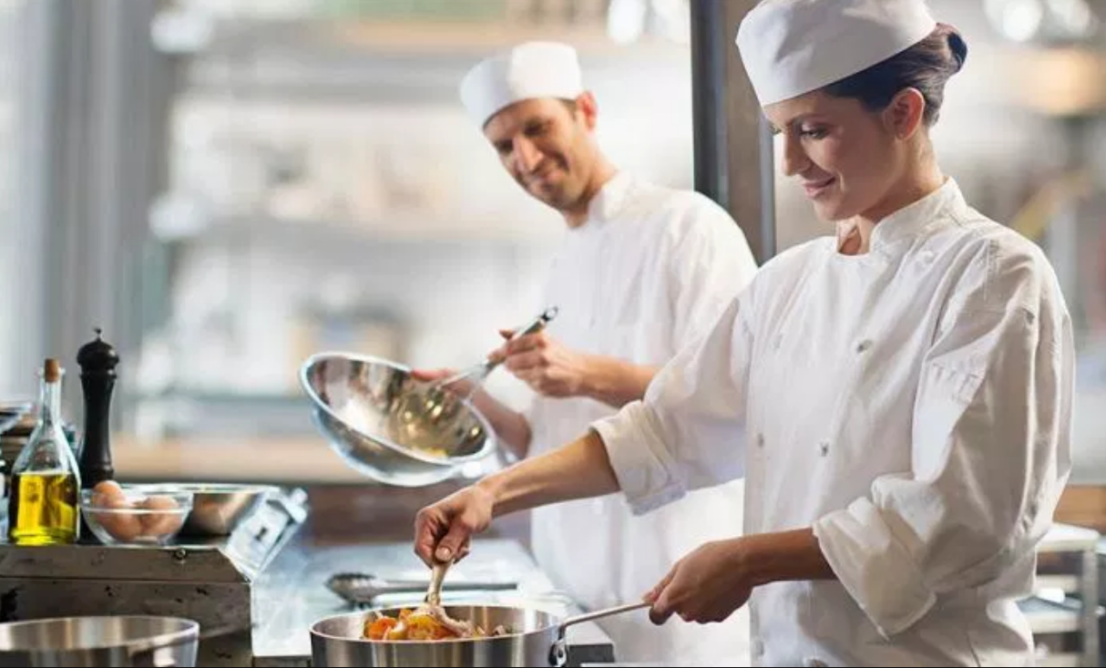 5 Langkah Yang Harus Kamu Tempuh Sebelum Menjadi Kepala Chef TopCareerID