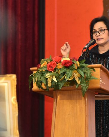 Menkeu) Sri Mulyani Indrawati menyatakan, masyarakat banyak yang gunakan jasa keuangan, tapi literasinya cuma 50%.