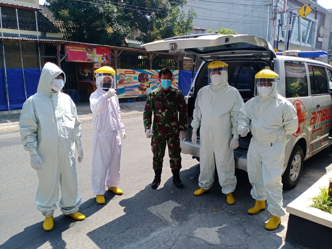 Relawan Covid-19 Kelurahan Kepatihan Kulon, Kecamatan Jebres, Surakarta. (istimewa)