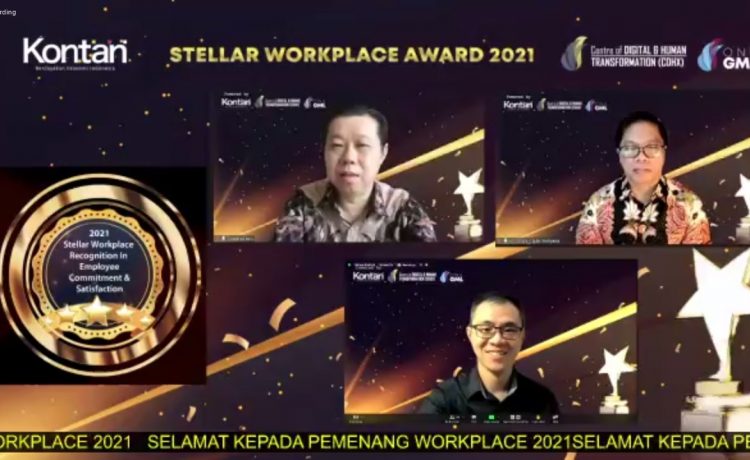 CEO UNIFAM - Steven Wijaya (Bawah) Saat Penyerahan Stellar Award 2021