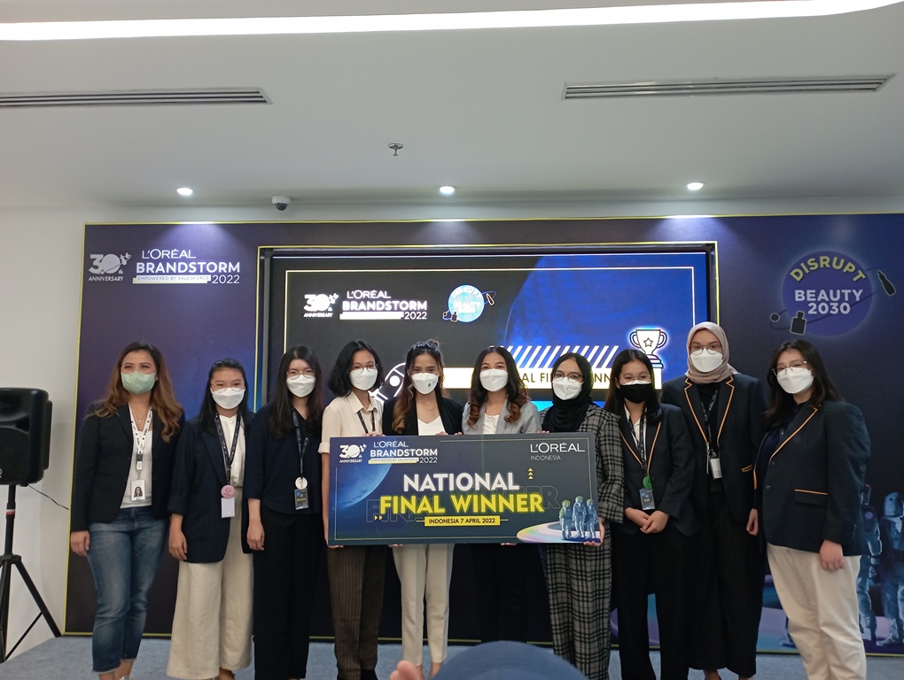 Para pemenang L'Oreal Brandstorm Indonesia 2022 yang siap melangkah final ke Prancis.