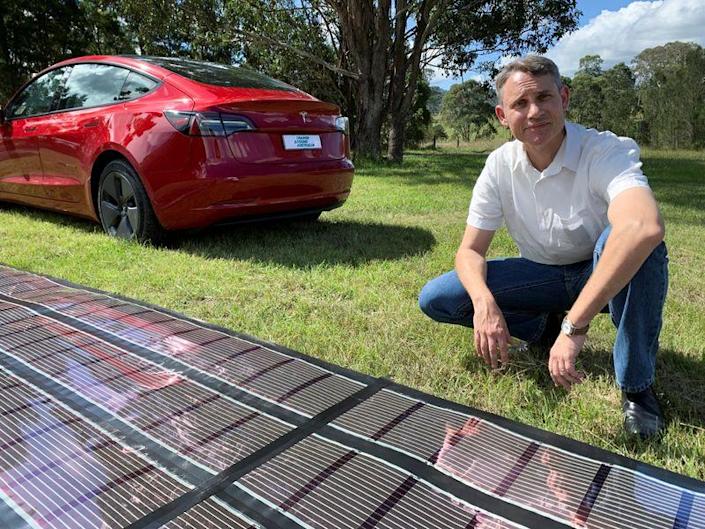 Sambut Hari Bumi, Ilmuwan Australia Ciptakan Panel Surya Cetak Untuk ...