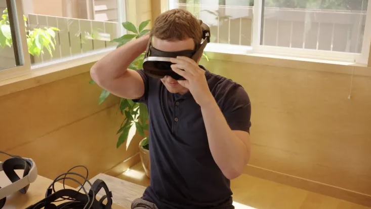 CEO Meta, Mark Zuckerberg pamer prototipe headset VR. (source: Meta)