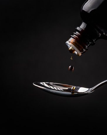 Ilustrasi obat sirup. (Pixabay)