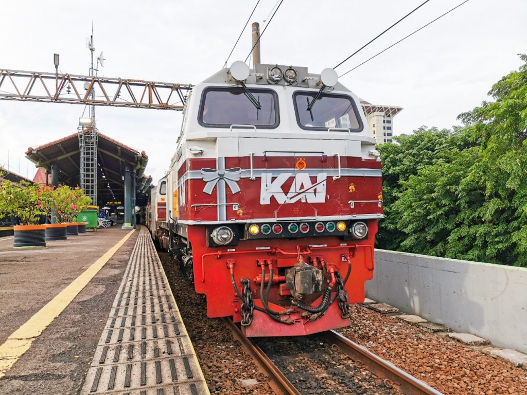 Ilustrasi kereta api - PT Kereta Api Indonesia - KAI