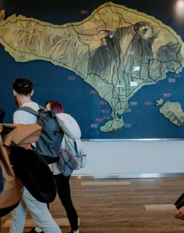 Ilustrasi kunjungan wisatawan mancanegara yang akan dikenakan biaya retribusi Rp150 ribu.