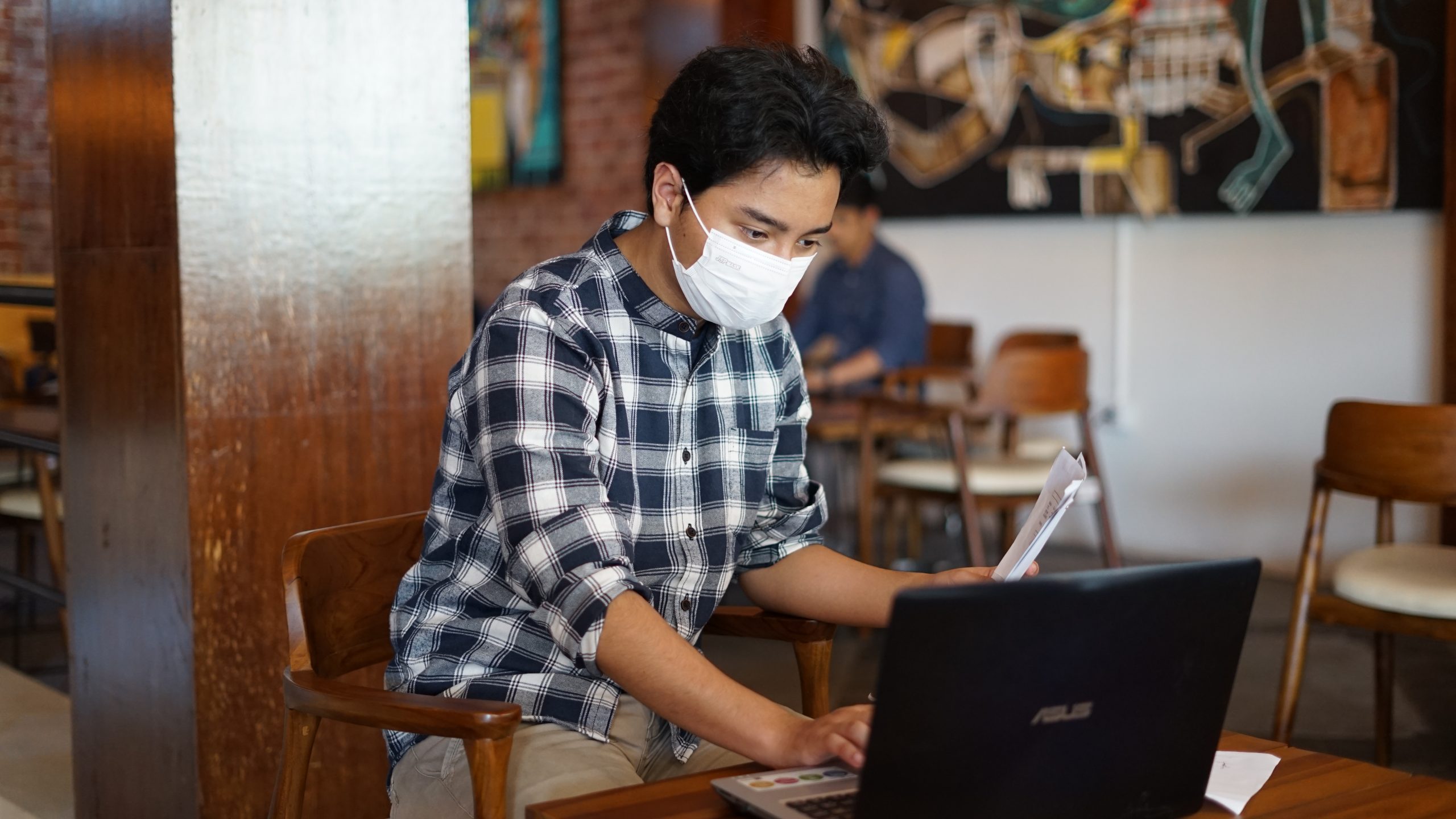 Ilustrasi kerja-work-kebiasaan duduk terus-terusan saat kerja bisa meenyebabkan kematian dini.