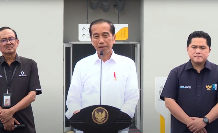 Presiden Joko Widodo ancam tutup industri yang tak pasang scrubber.