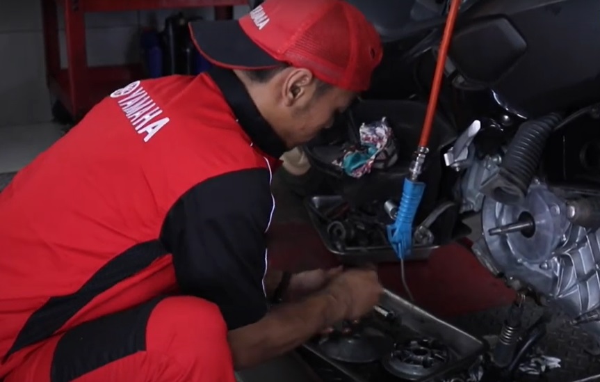 mekanik motor. (Irsyad/Topcareer.id)