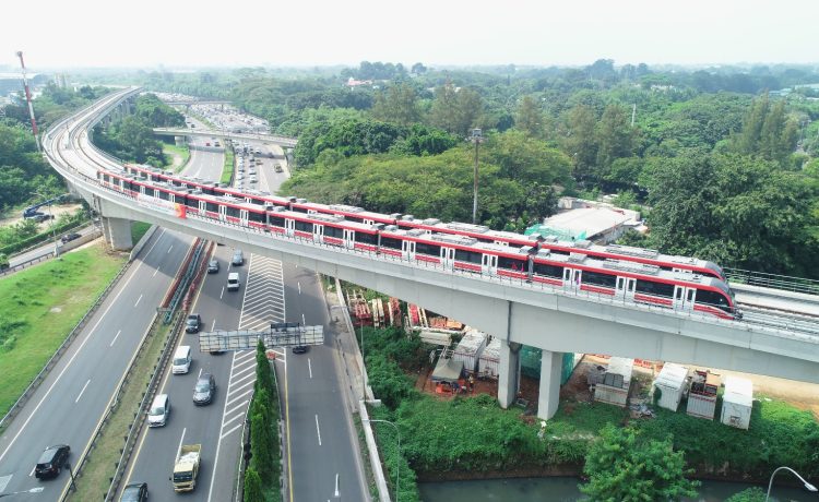 Masyarakat bisa naik LRT Jabodebek mulai 28 Agustus 2023.