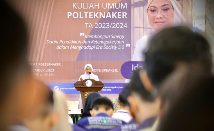 Menaker Ida Fauziyah mengatakan era digitalisasi beri dampak pada jabatan seperti teller dan front office di perbankan.