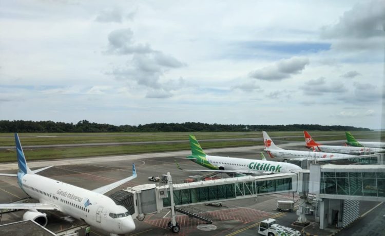 Bandara Kertajati gantikan Bandara Husein Sastranegara