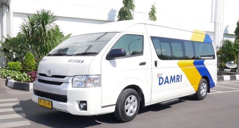 Salah satu armada DAMRI