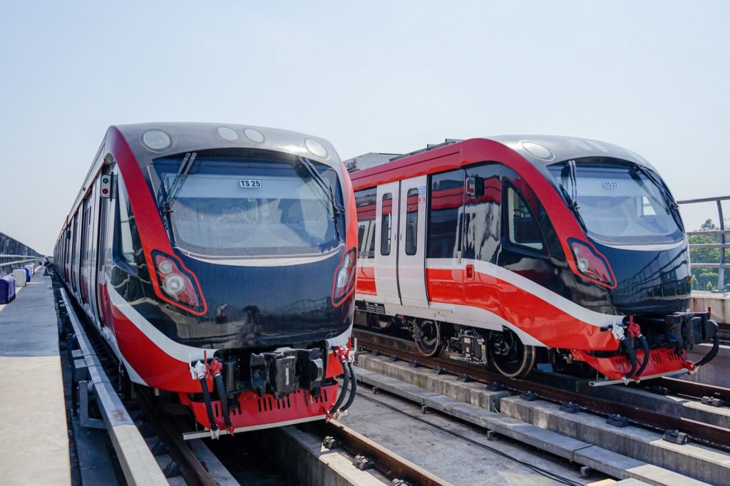 Demi meningkatkan pelayanan, KAI tambah 28 perjalanan LRT Jabodebek pada hari kerja.