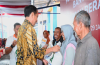 Presiden Joko Widodo serahkan bantuan beras 10 Kg hingga Juni 2024.