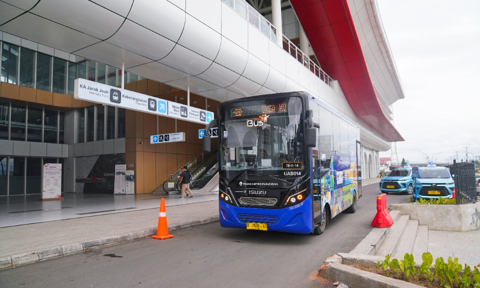 Ilustrasi KCIC menyediakan layanan last mile dan first mile dari dan menuju Stasiun Kereta Cepat Padalarang, secara gratis.