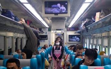 PT Kereta Api Indonesia (KAI) menambah 10 perjalanan KA jarak jauh, dengan total 1.085 kereta api pada periode long weekend libur Israk Mikraj dan Imlek.