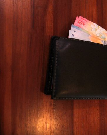 Ilustrasi dompet berisi uang (Athalla/Topcareer.id)