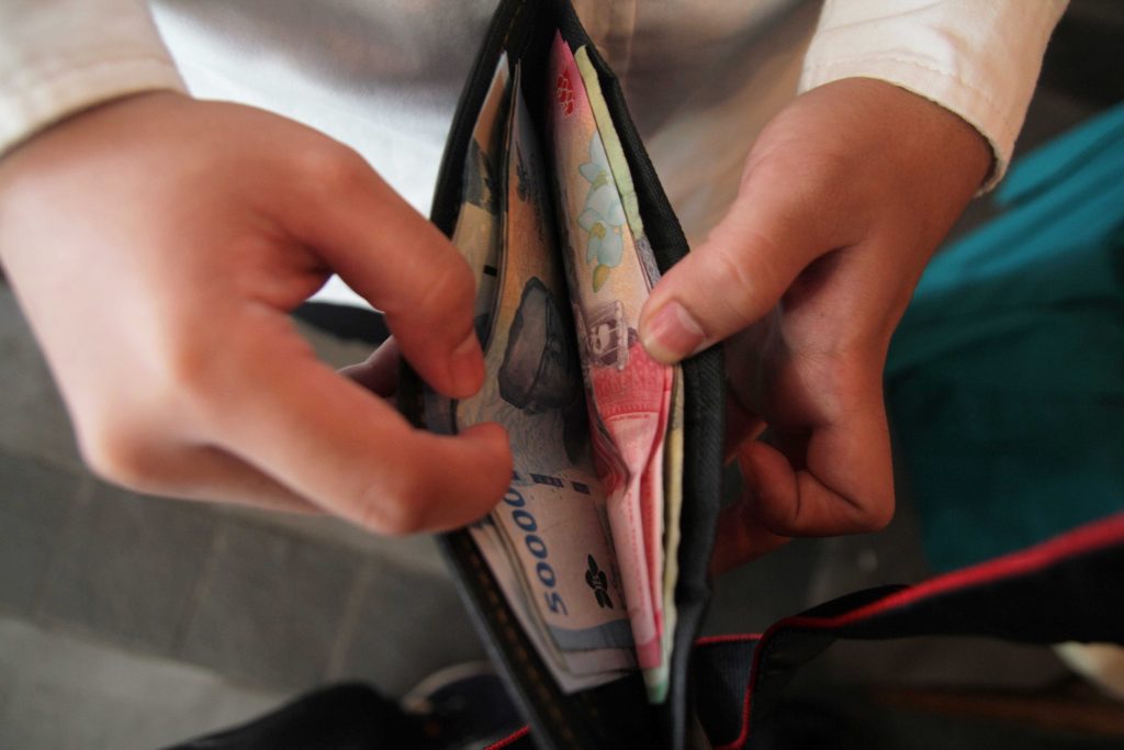 Ilustrasi Bank Indonesia fasilitasi penukaran uang Lebaran melalui Kas Keliling - uang (Athalla/Topcareer.id)