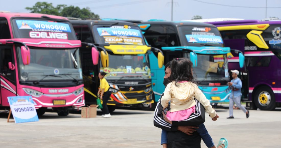 Ilustrasi mudik gratis Injourney Group sediakan tiket untuk berbagai moda transportasi - mudik bus.