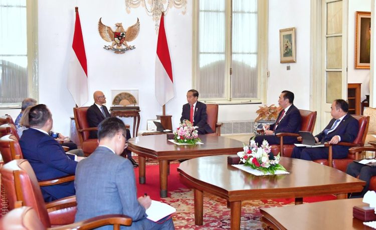 Delegasi Microsoft berkunjung ke Istana Negara temui Presiden Joko Widodo, Selasa (30/4/2024).