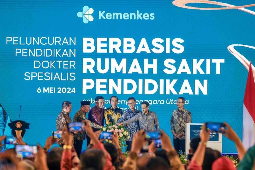 Presiden Joko Widodo meresmikan Program Pendidikan Dokter Spesialis (PPDS) Berbasis Rumah Sakit Pendidikan, Senin (6/5/2024) untuk mengatasi rasio dokter di Indonesia.